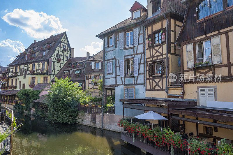 夏日里，法国阿尔萨斯的Colmar La Petite Venise街景